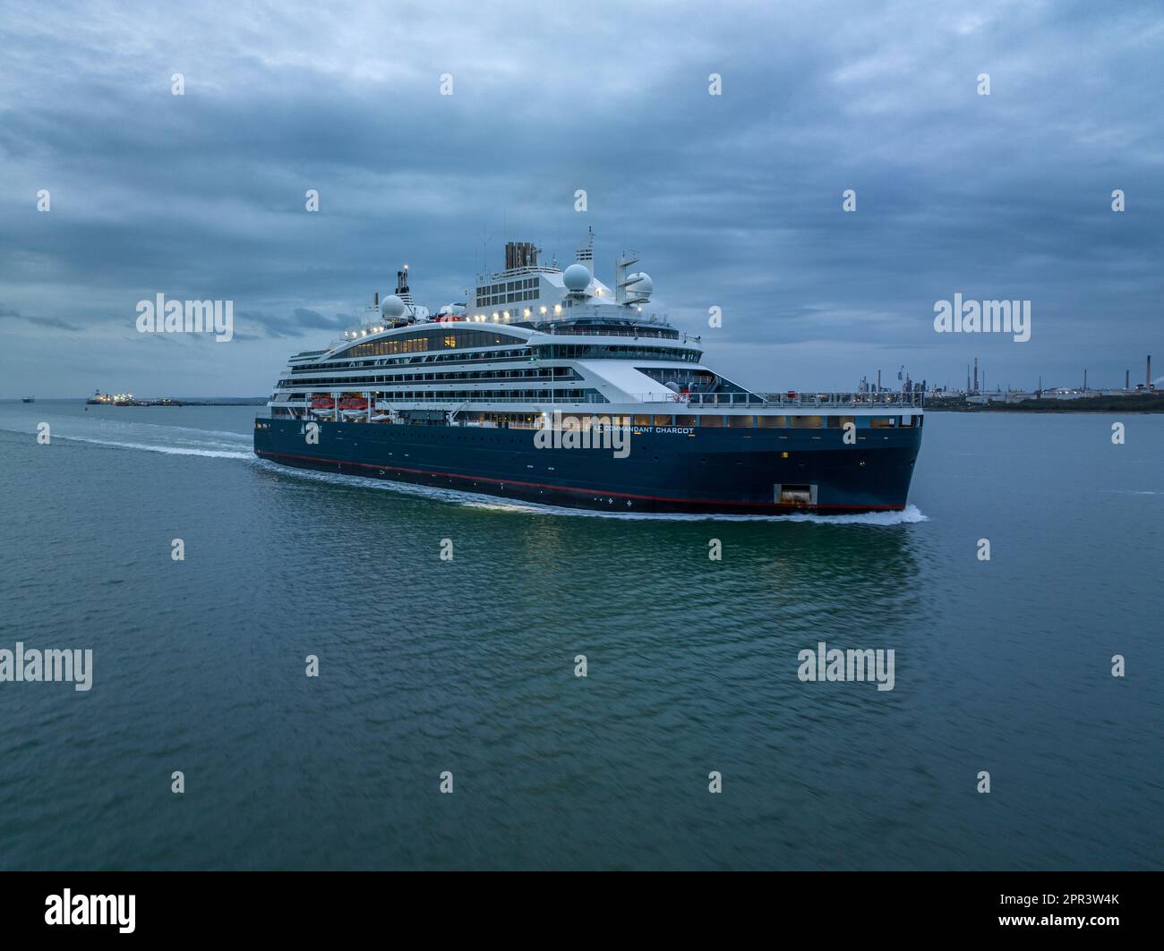 Le Commandant Charcot è una nave da crociera rompighiaccio gestita dalla compagnia di navigazione francese compagnie du Ponant. Arrivo al porto di Southampton Foto Stock