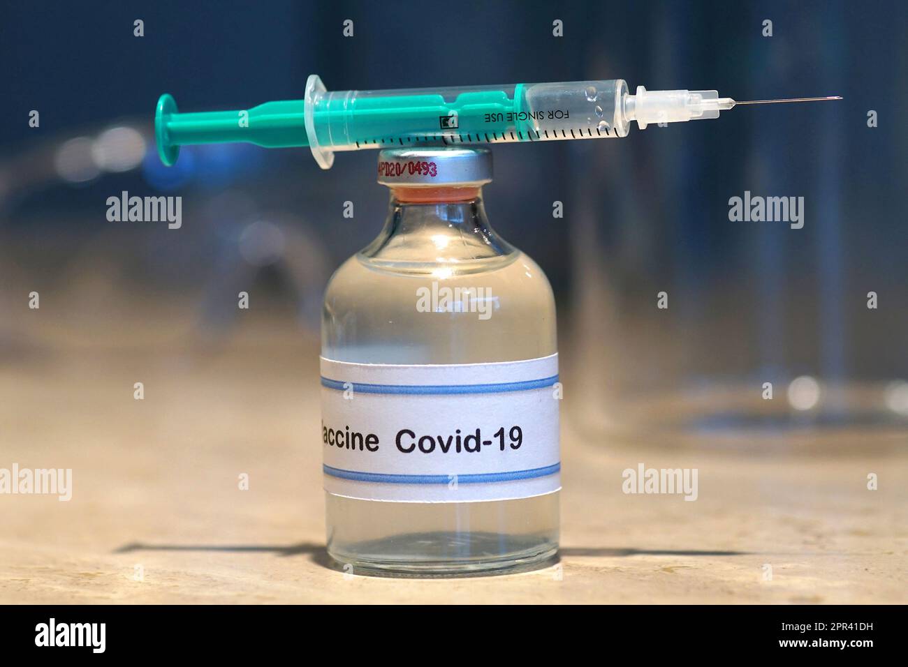 Siringa e vaccino Corona, Bundesrepublik Deutschland Foto Stock