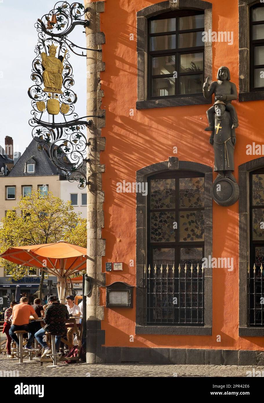 Birreria Pfaffen, ricca di tradizione, a Heumarkt nel centro storico, in Germania, Renania settentrionale-Vestfalia, Renania, Colonia Foto Stock