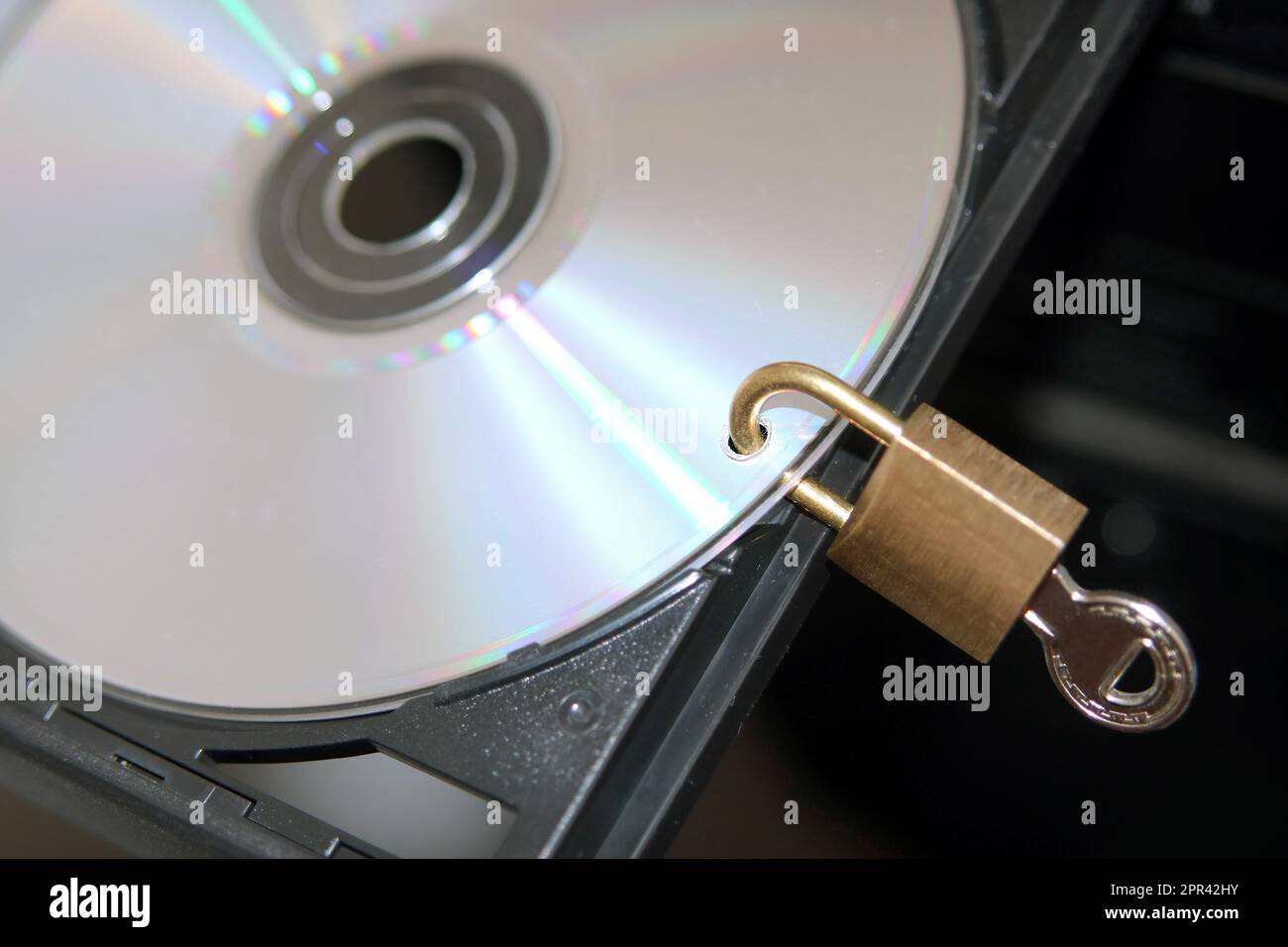 Lucchetto su CD, simbolo della protezione dei dati Foto Stock