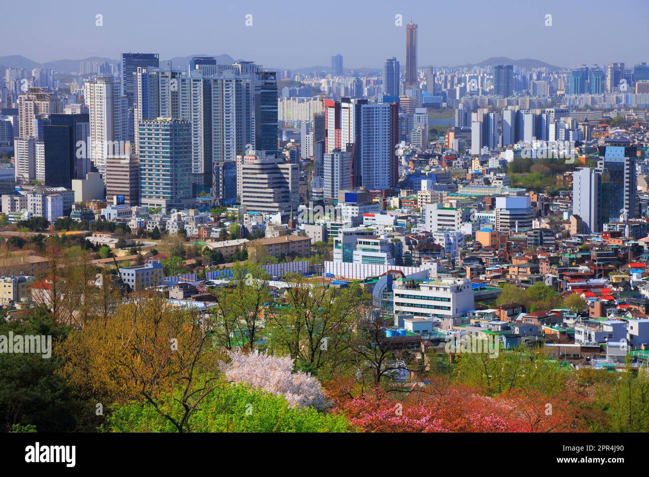 Il paesaggio urbano di Seoul nella Corea del Sud. Paesaggio cittadino del quartiere di Yongsan, con i quartieri di Hanganganno-dong e Namyeong-dong. Foto Stock