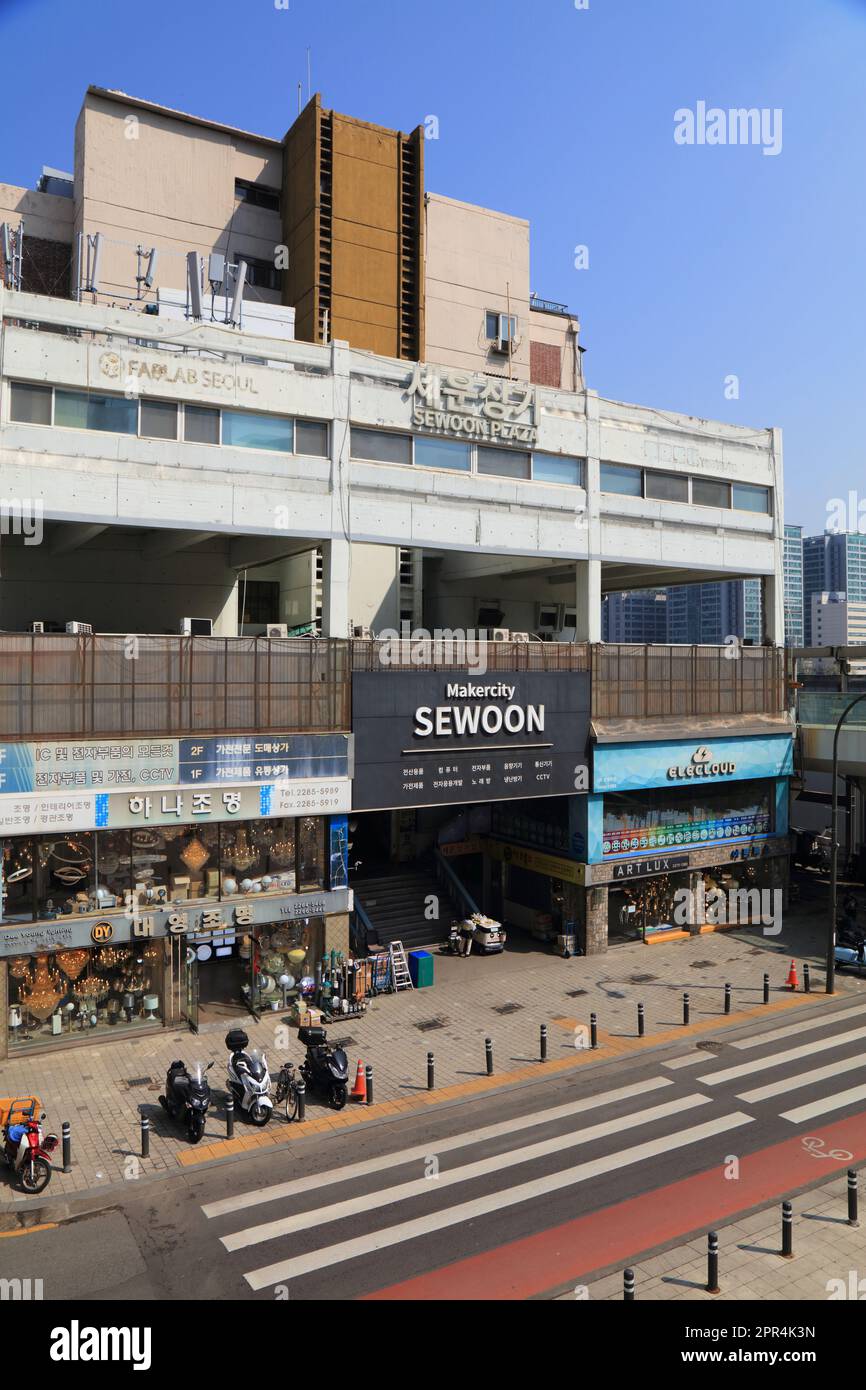 SEUL, COREA DEL SUD - 7 APRILE 2023: Sewoon Sangga megostrutture a Seul. Si trova nei quartieri Jongro-GU e Jung-GU di Seoul. Foto Stock