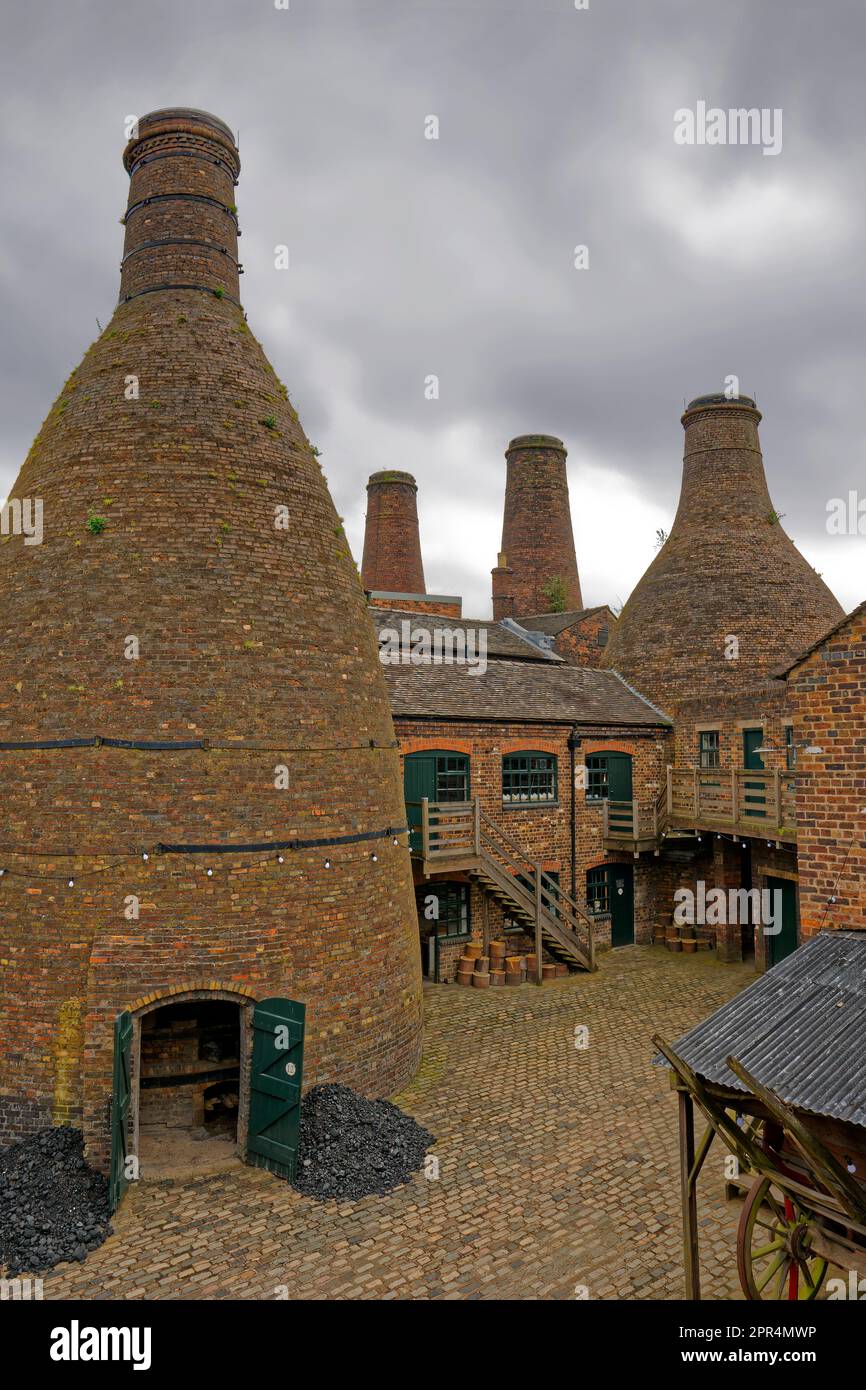Il Gladstone Pottery Museum con i suoi forni a bottiglia a Longton, Stoke-on-Trent, nello Staffordshire, Inghilterra. Foto Stock