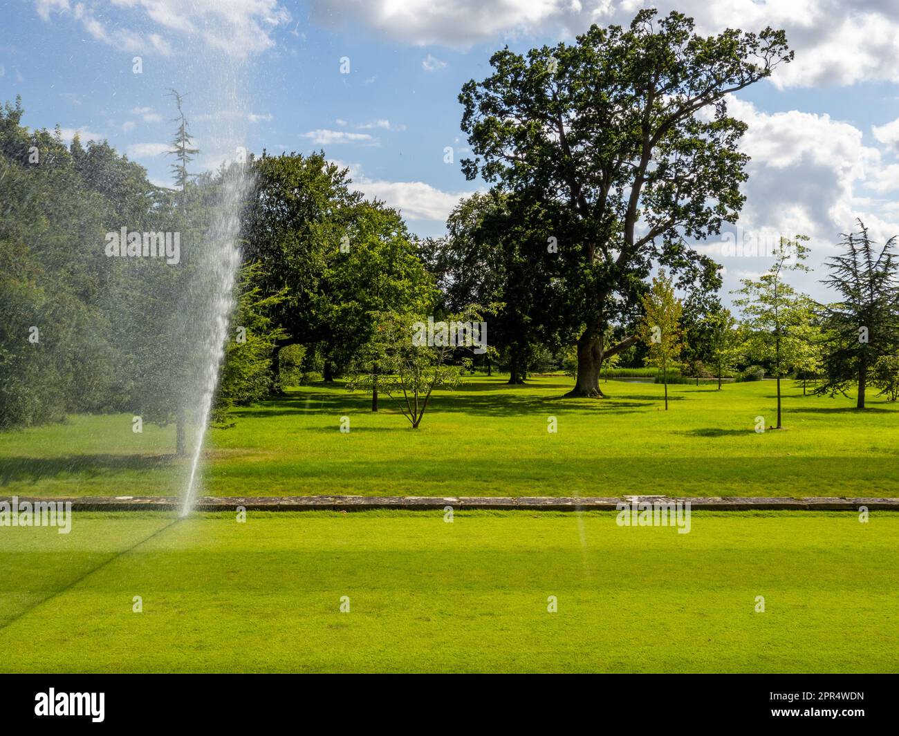 BICESTER, INGHILTERRA - 11 AGOSTO 2021: Prati estivi sulla tenuta Tusmore. Tusmore è un insediamento di circa 5 ¹ a nord di Bicester, nell'Oxfordshire. Foto Stock