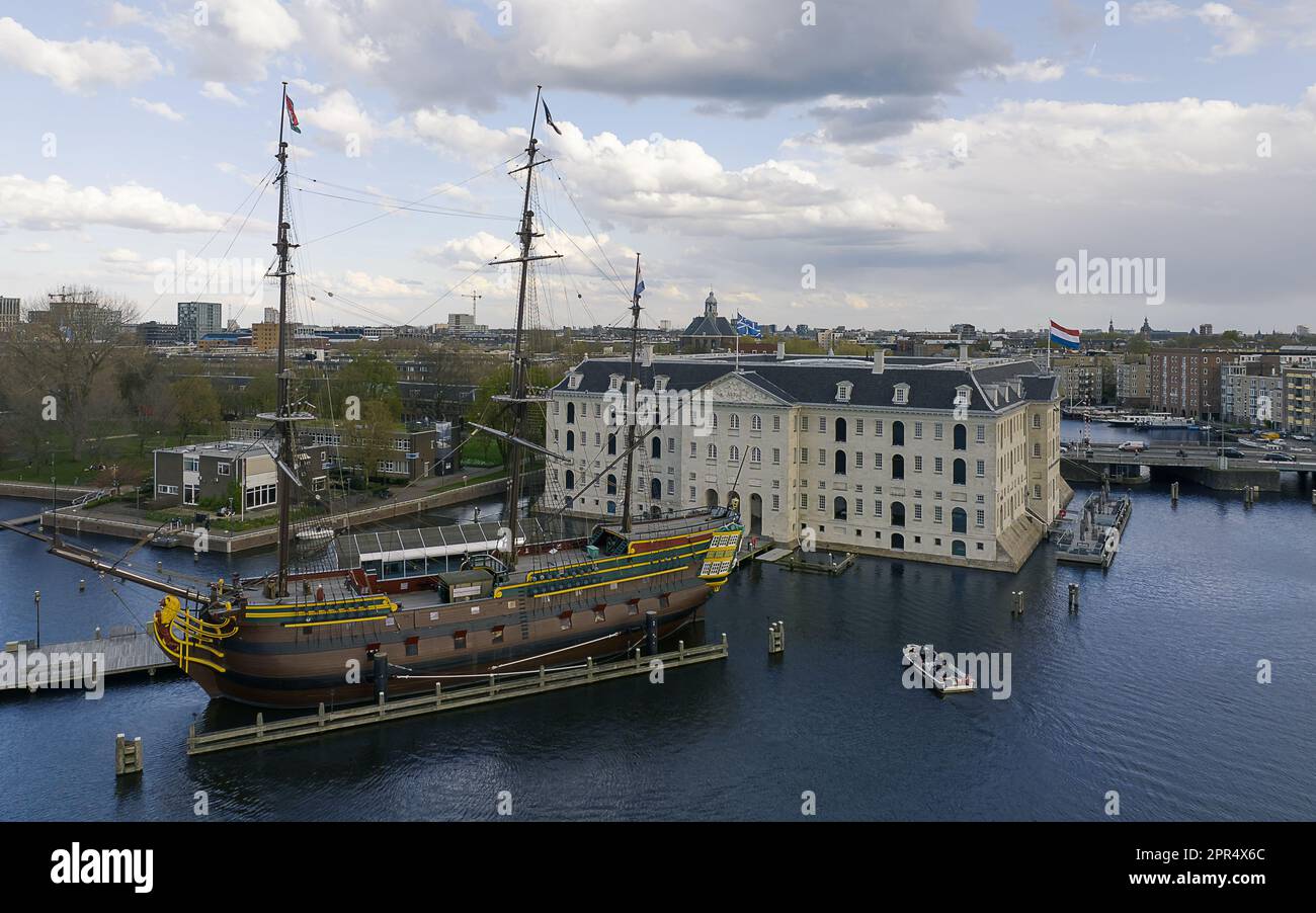 La nave VOC 'Amsterdam' Replica è un'attrazione turistica nel centro di os Amsterdam città, Paesi Bassi. Foto Stock