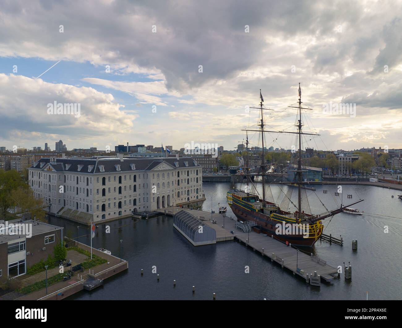 La nave VOC 'Amsterdam' Replica è un'attrazione turistica nel centro di os Amsterdam città, Paesi Bassi. Foto Stock