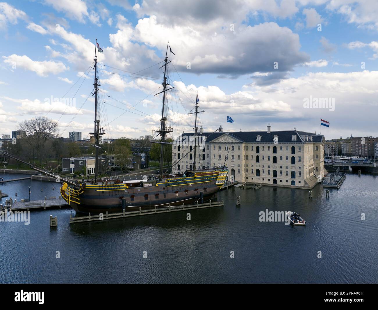 La nave VOC 'Amsterdam' Replica è un'attrazione turistica nel centro di os Amsterdam città, Paesi Bassi. Foto Stock