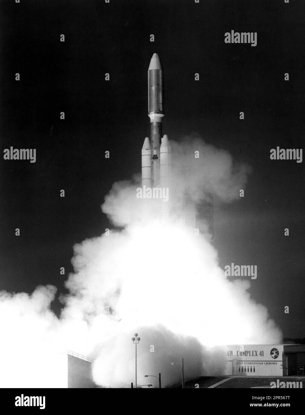 Voyager-1 è stato lanciato in cima a Titan/Centaur-6 al Launch Complex 41 alle 8:56 EDT 5 settembre 1977, unendosi alla sua navicella spaziale gemella, Voyager-2, in una missione verso i pianeti esterni. Foto Stock