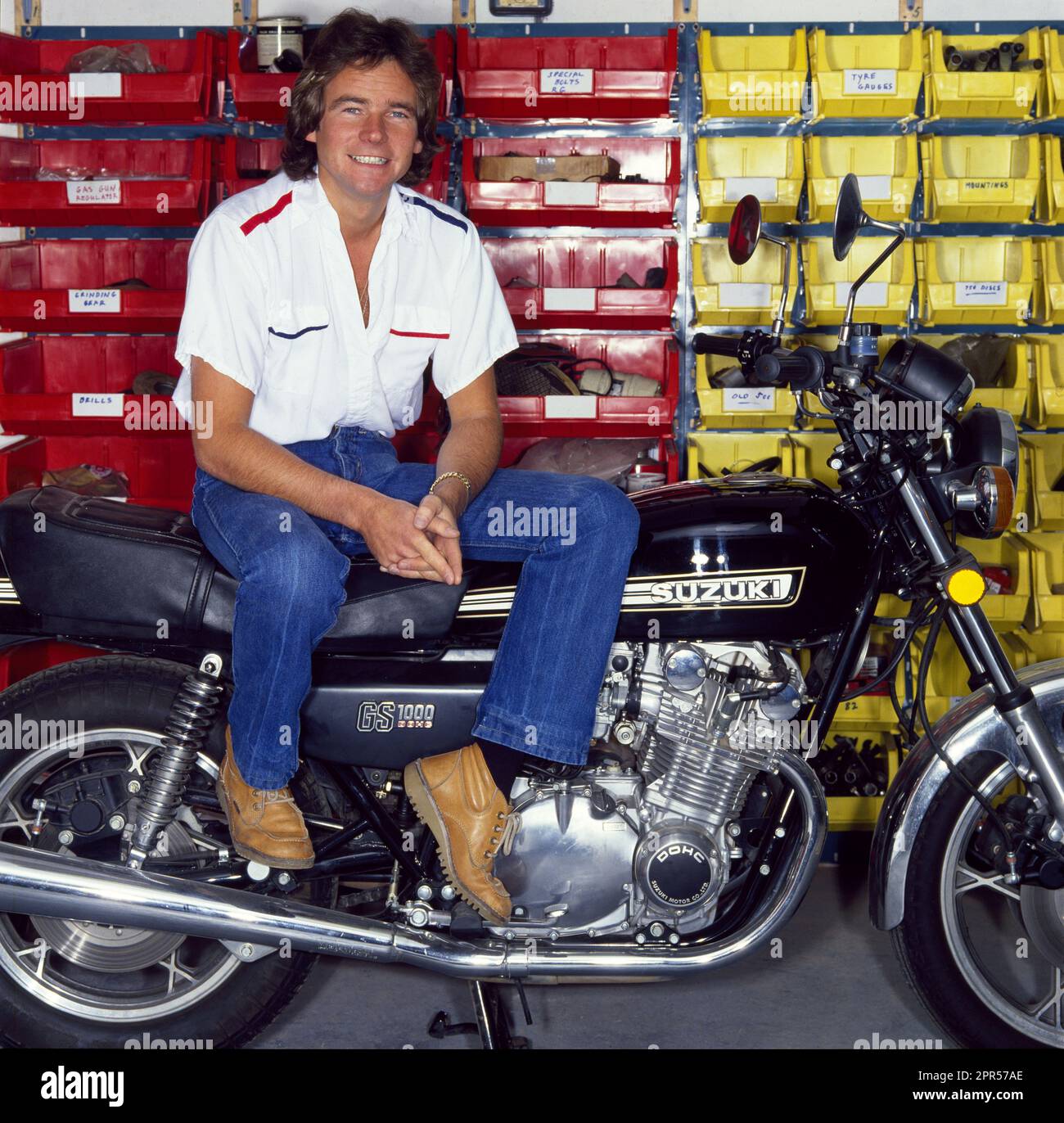 Barry Sheene fotografò seduto su una moto nel 1979 Foto Stock