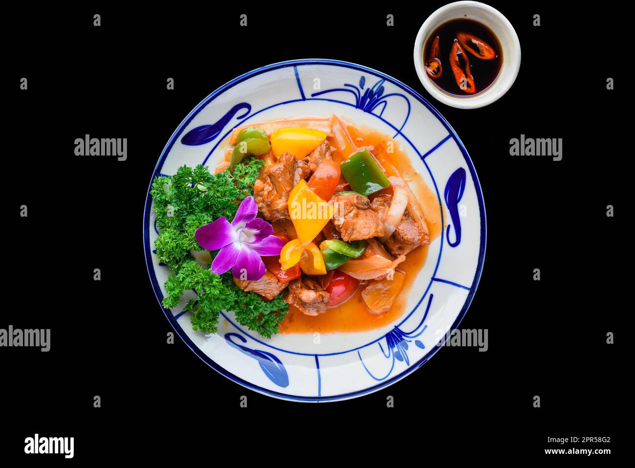 Manzo fritto satay con pepe in stile vietnamita per un menu Foto Stock