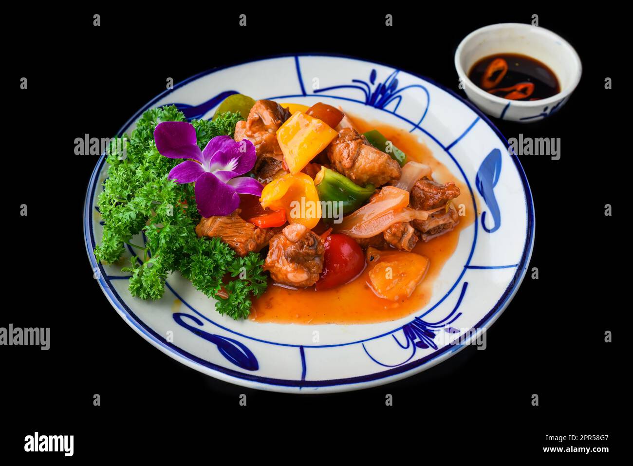Manzo fritto satay con pepe in stile vietnamita per un menu Foto Stock