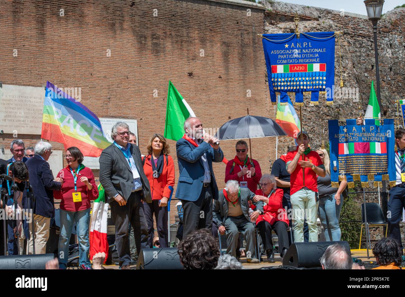 Fabrizio De Sanctis, Presidente della Provincia ANPI di Roma, interviene  durante la manifestazione. Circa 10 manifestanti hanno partecipato alla  parata organizzata dall'ANPI (Associazione Nazionale dei Partigiani  d'Italia) a Roma in occasione del