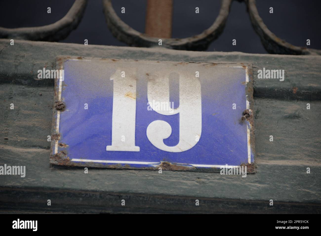 Numero 19 su una casa a Lisbona - Lisboa - la capitale del Portogallo, settembre 2018 Foto Stock