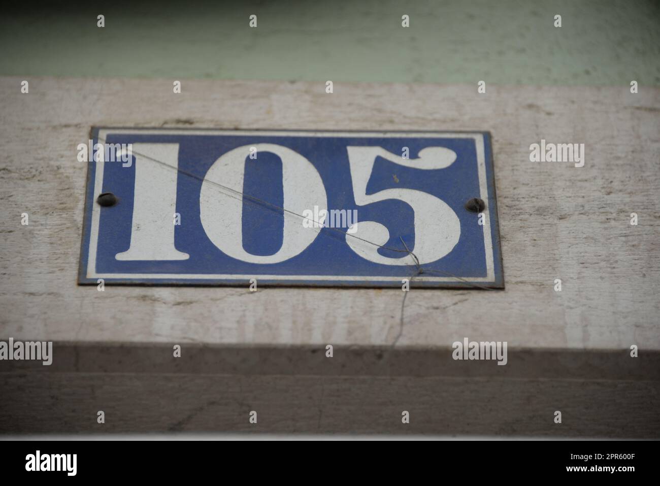 Numero 105 su una casa a Lisbona - Lisboa - la capitale del Portogallo, settembre 2018 Foto Stock