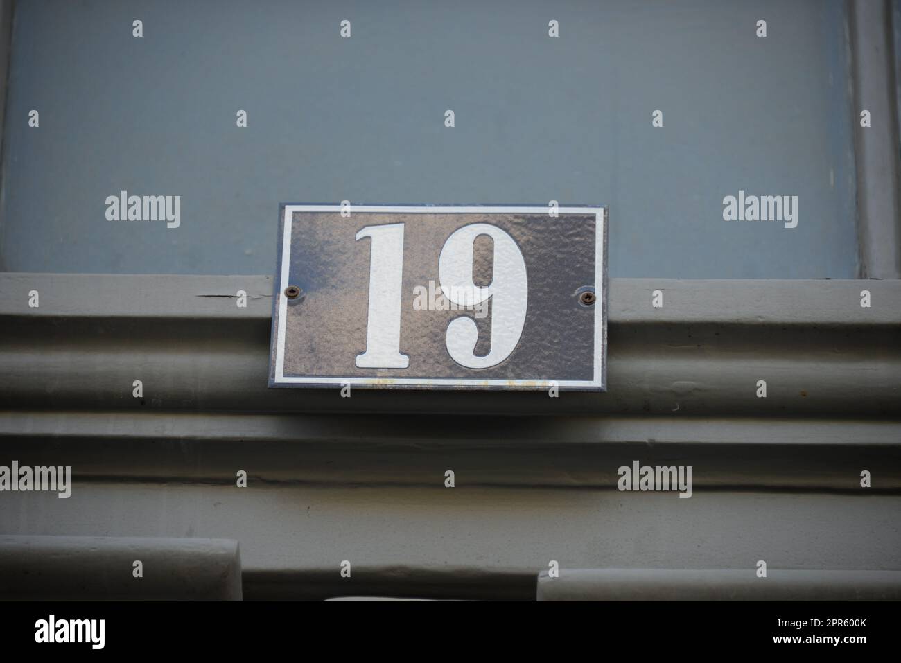 Numero 19 su una casa a Lisbona - Lisboa - la capitale del Portogallo, settembre 2018 Foto Stock