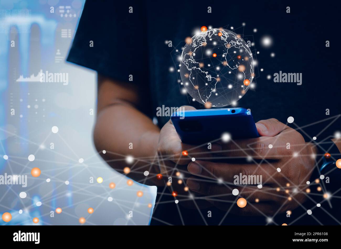 Smartphone portatile connessione Internet aziendale globale e social media. Concetto di uomo d'affari con una rete globale di tecnologie futuristiche. Foto Stock