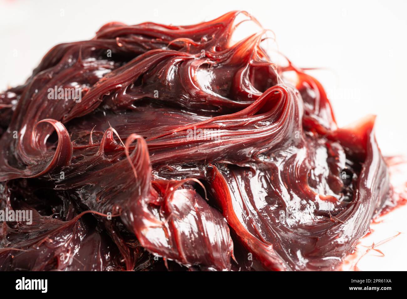 Grasso al litio sintetico rosso eccellente resistente all'acqua per percorsi di movimentazione e lubrificazione di macchinari per il settore automobilistico e industriale. Foto Stock