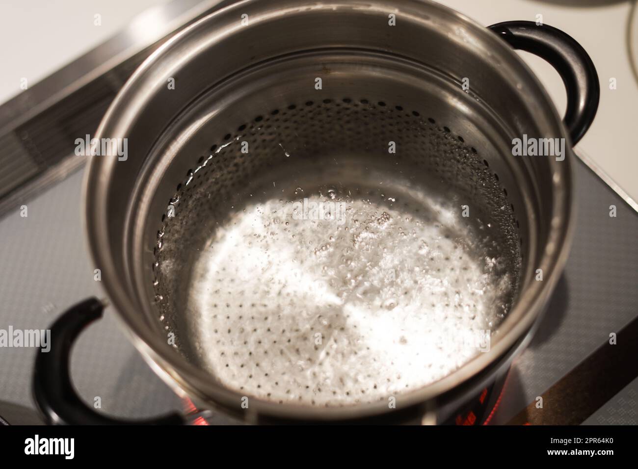 Acqua della pentola in ebollizione Foto Stock