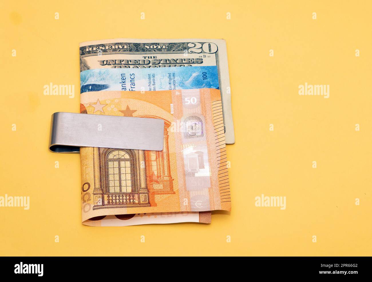 Stack di denaro contante in valute internazionali Foto Stock