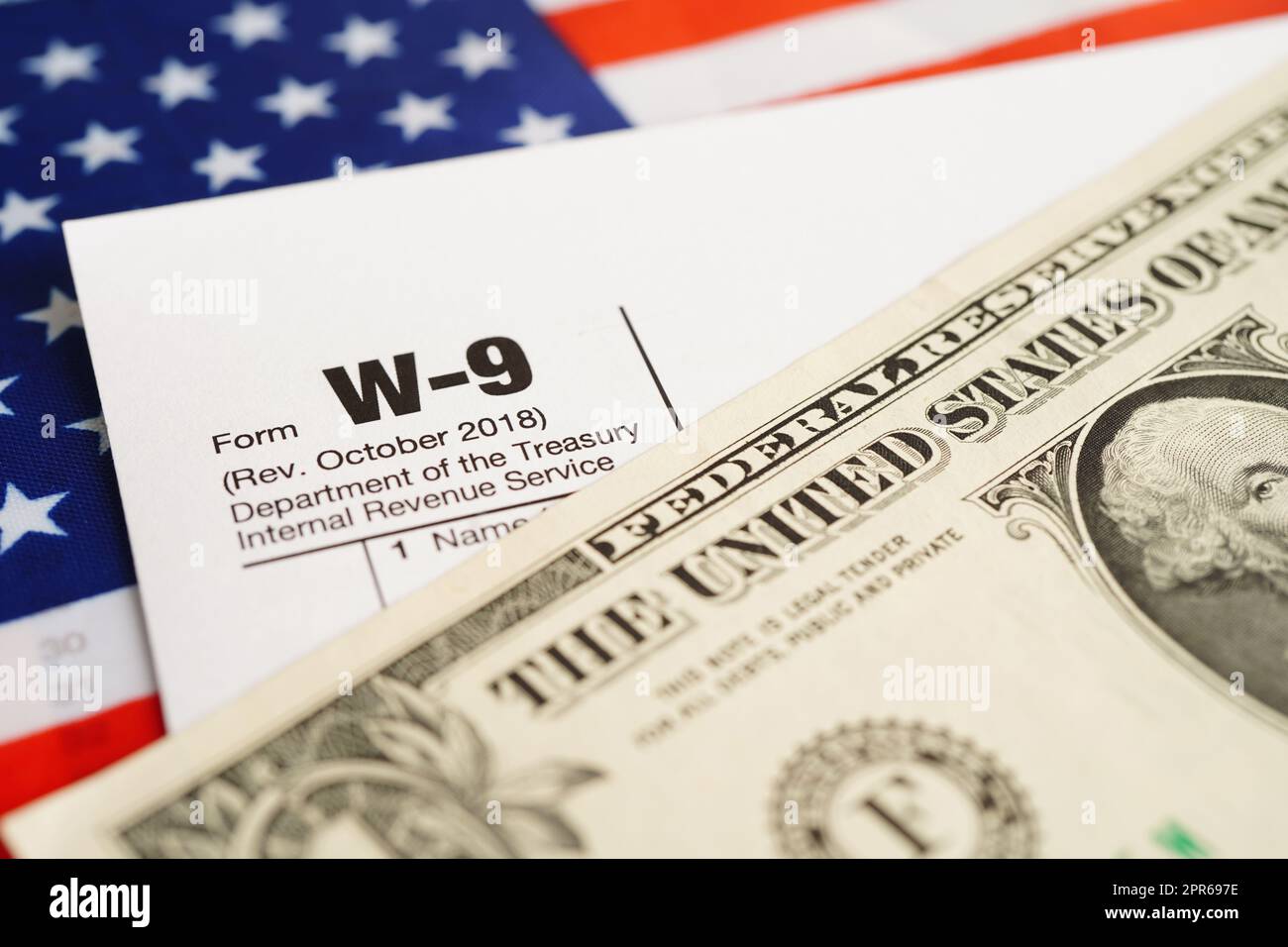 Modulo fiscale W-9 richiesta di numero di identificazione contribuente e certificazione, concetto di finanza aziendale. Foto Stock