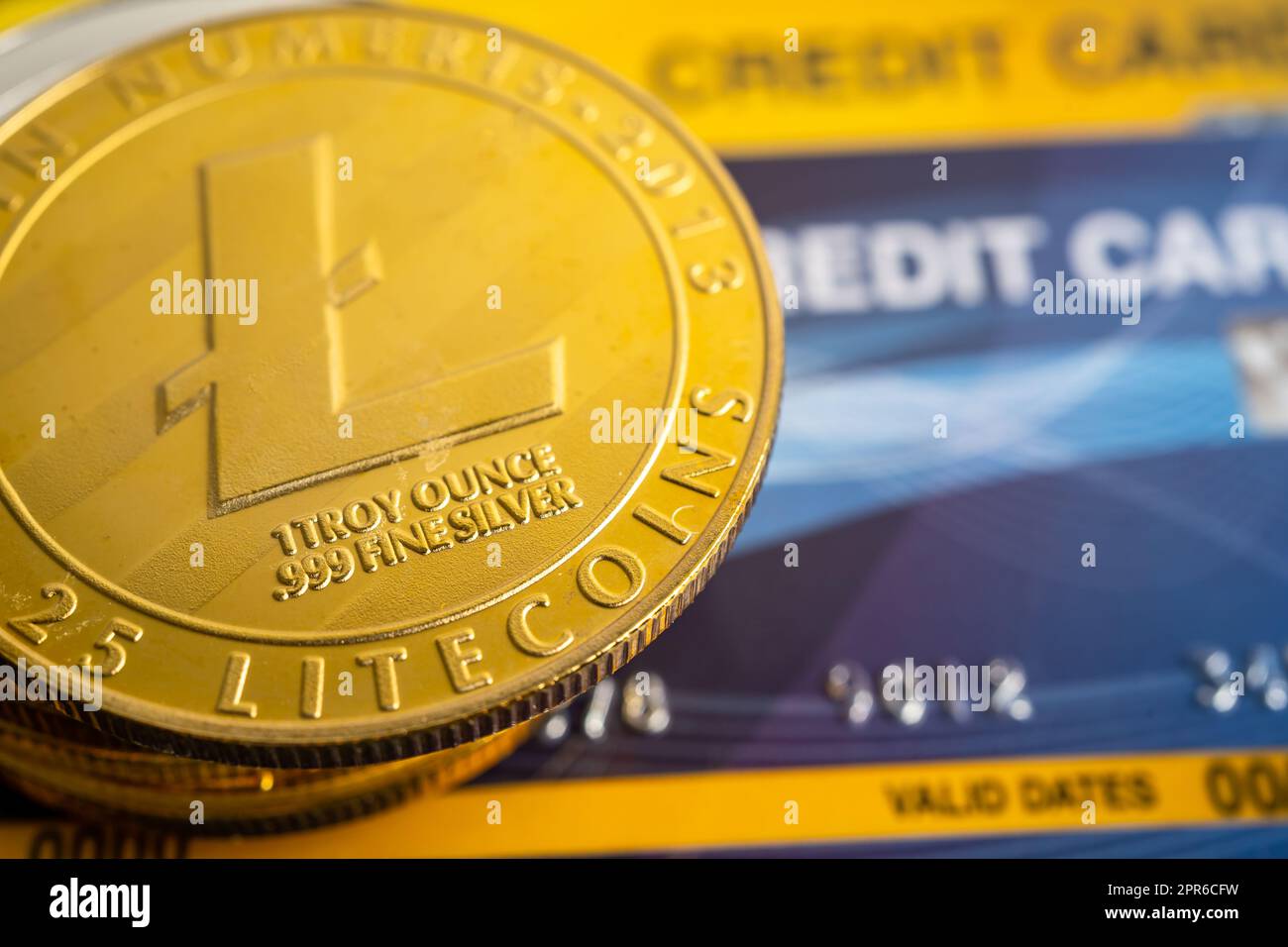 Litecoins o elettronica a livello mondiale scambiano denaro virtuale, blockchain, criptovaluta concetto online. Foto Stock