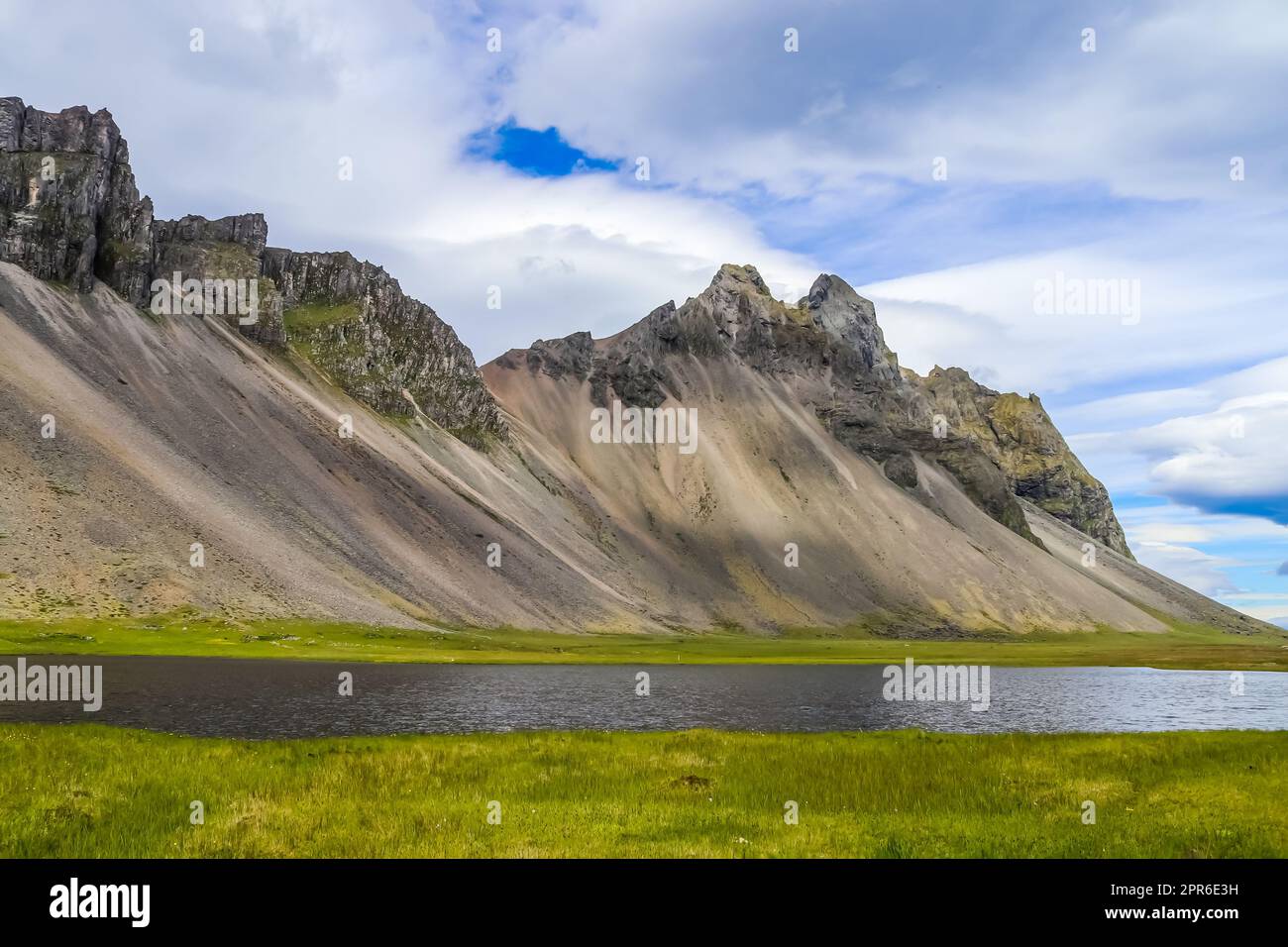 Vista spettacolare del Monte Vestrahorn in Islanda. Foto Stock