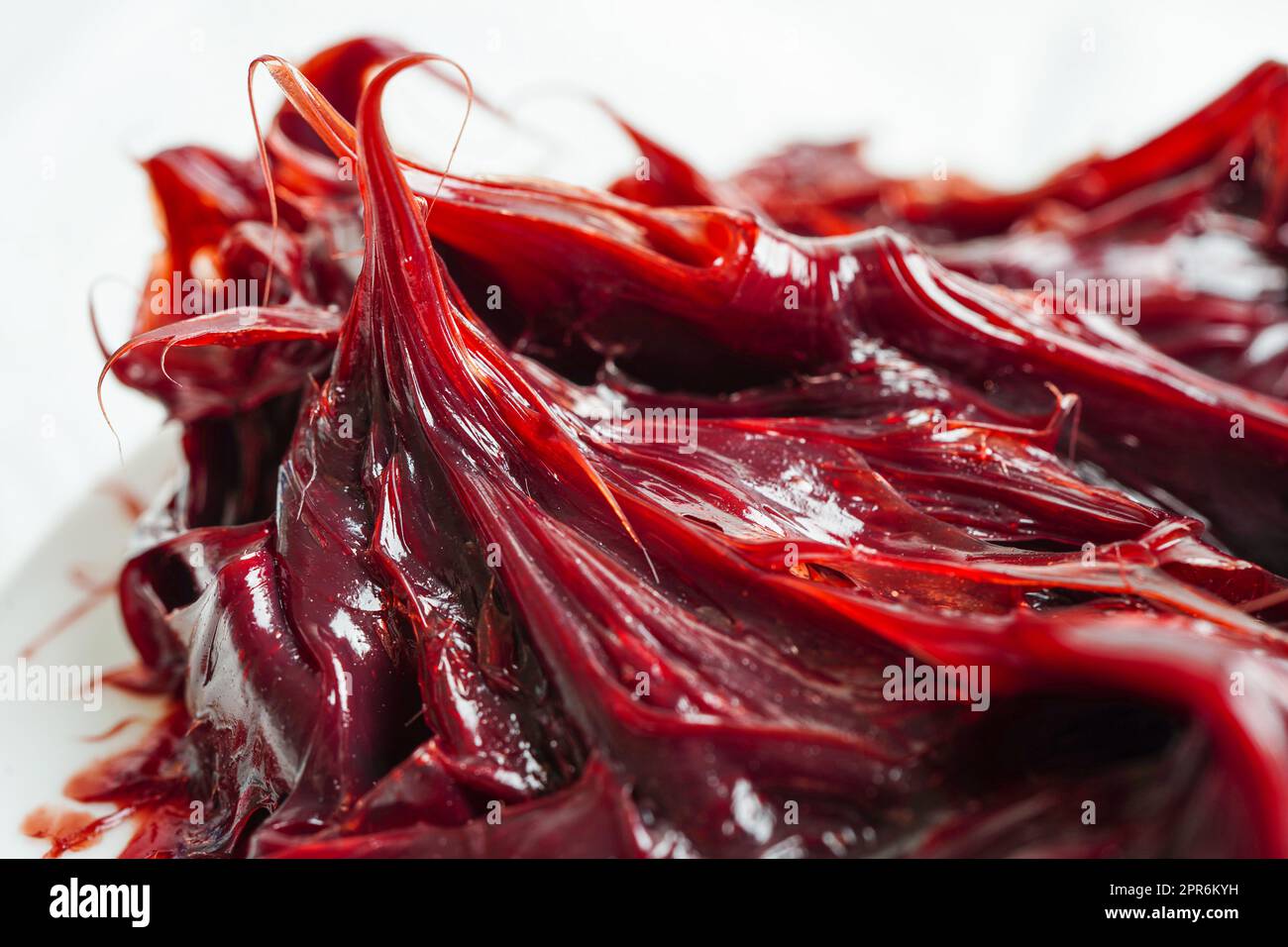 Grasso, rosso eccellente resistenza all'acqua grasso sintetico al litio complesso per percorsi mobili e lubrificazione di macchinari per il settore automobilistico e industriale. Foto Stock