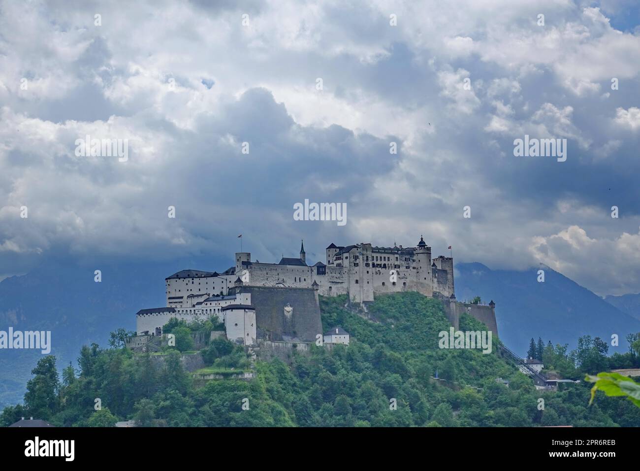 Europa, Austria, Salisburgo, fortezza di salisburgo, nuvoloso Foto Stock