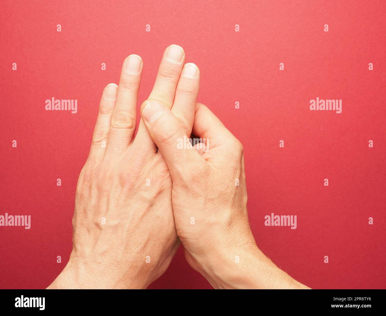 Posizione della mano per mudra n.. 4 in Jin Shin Jyutsu, metodo di guarigione alternativa o concetto di auto-aiuto Foto Stock Posizione della mano per mudra n.. 4 in Jin Shin Jyutsu, metodo di guarigione alternativa o concetto di auto-aiuto Foto Stock