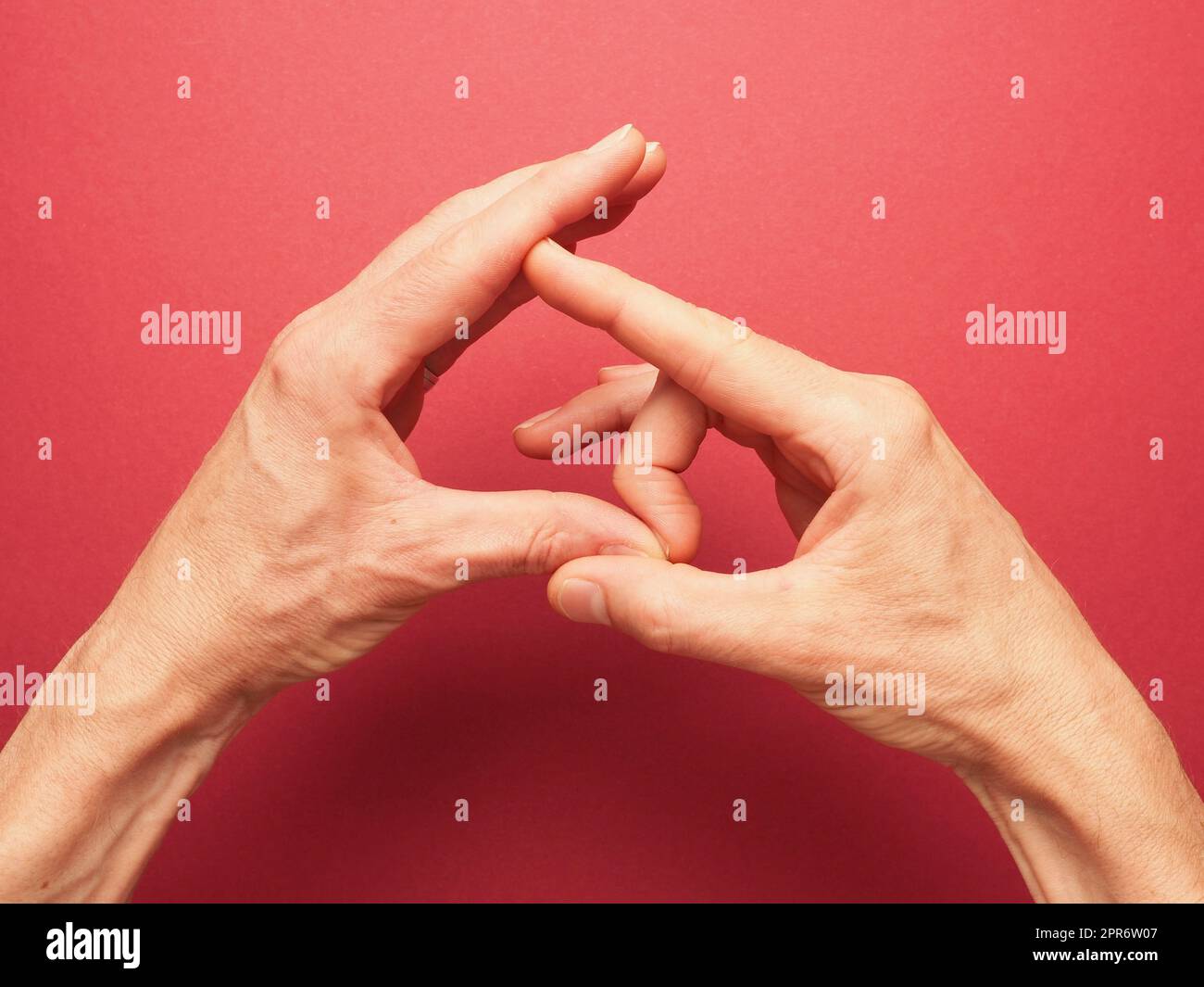 Posizione della mano per mudra n.. 5 in Jin Shin Jyutsu, metodo di guarigione alternativa o concetto di auto-aiuto Foto Stock