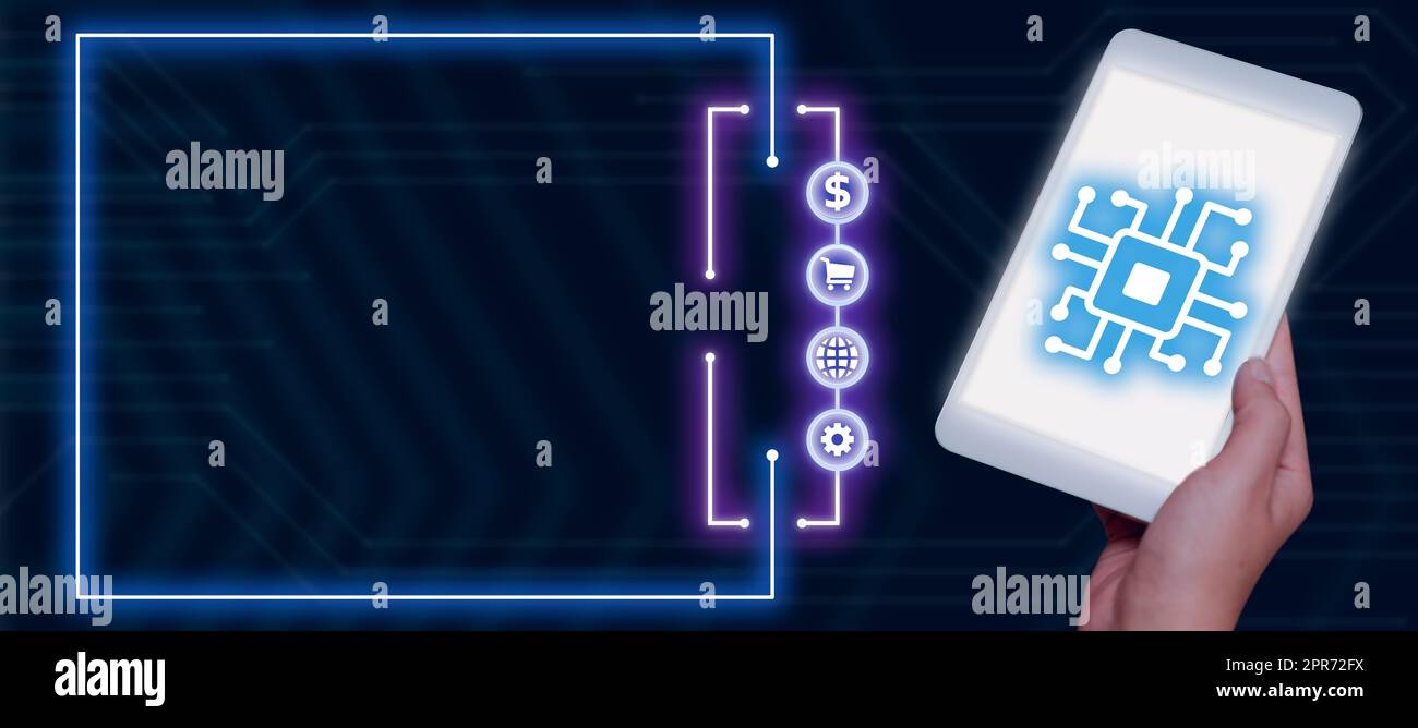 Man Holding Tablet con condivisione e presentazione di nuove idee nei framework. Uomo d'affari che ha un telefono con simbolo a portata di mano e che mostra i dati recenti in frame. Foto Stock