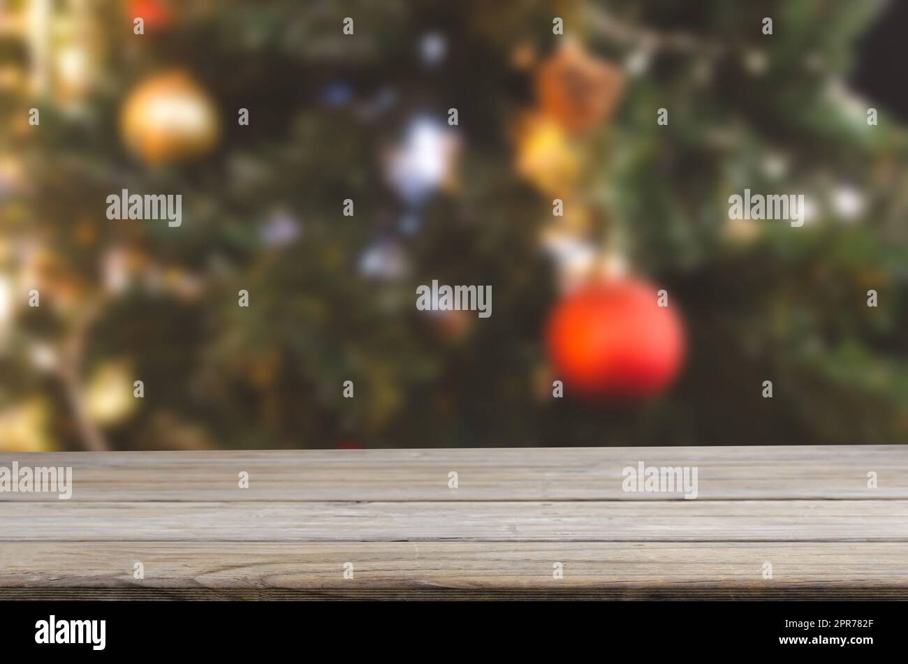 Tavolo in legno prodotto vuoto contatore astratto sfocatura sfondo Capodanno e Natale festivo decorazione mostra vintage retrò tono. Foto Stock