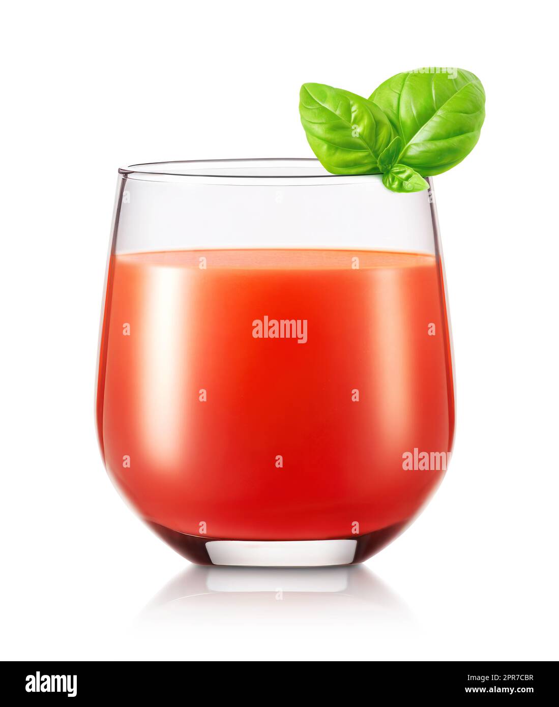 Bicchiere di succo di pomodoro e foglia di basilico, isolato su bianco Foto Stock