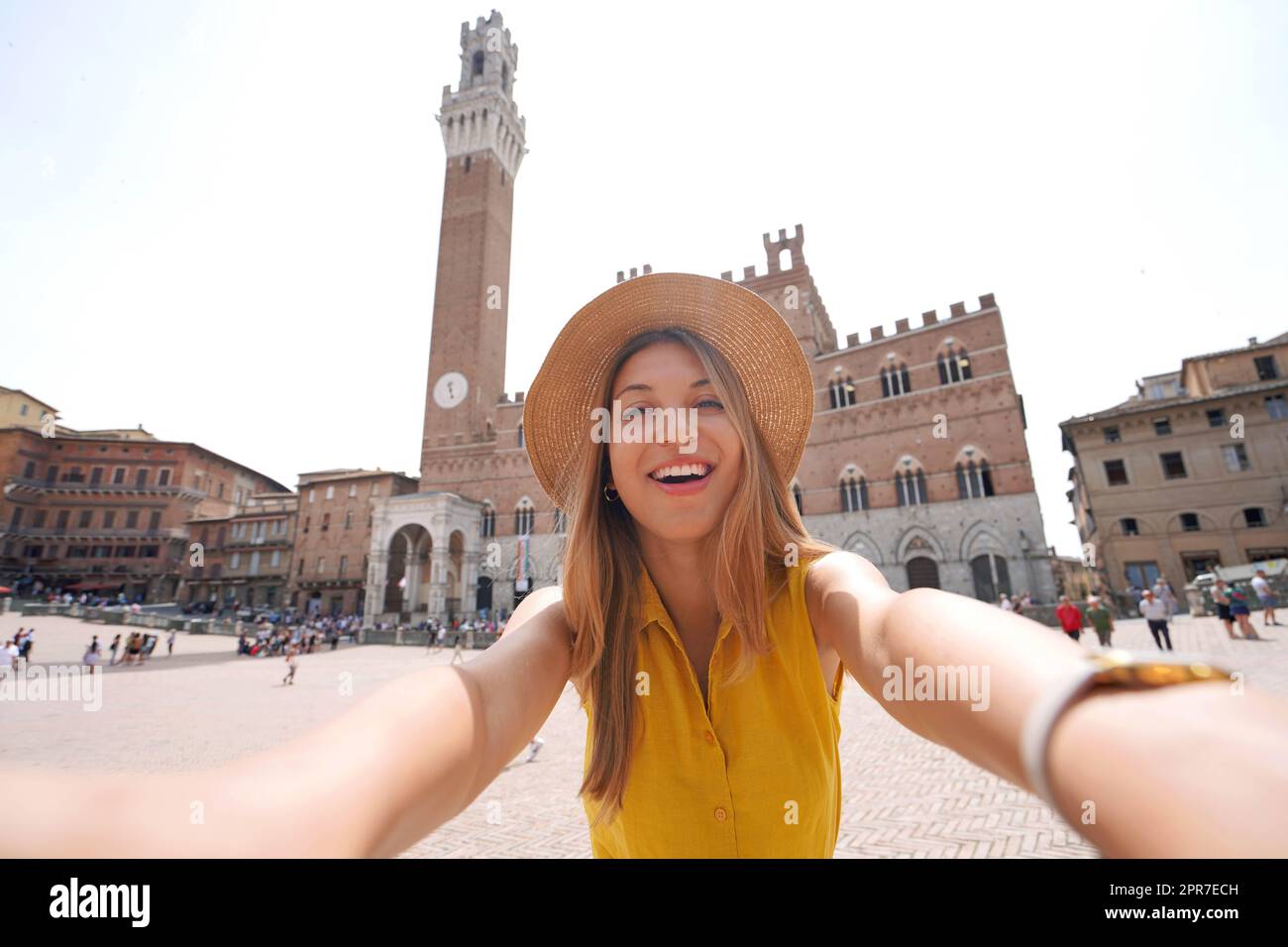 Turismo in Italia. Foto selfie della ragazza turistica che visita Siena città storica della Toscana, Italia. Foto Stock