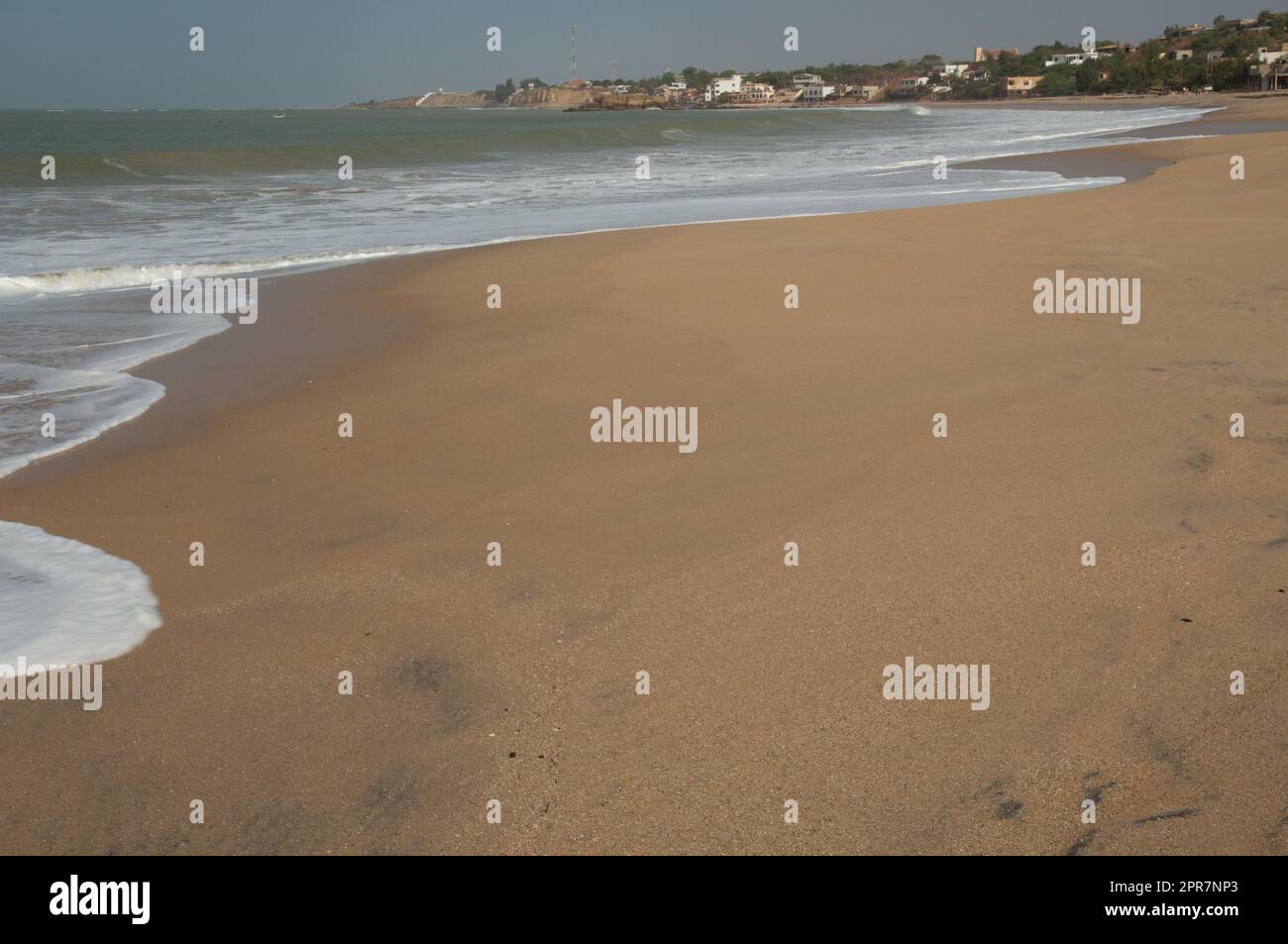 Spiaggia e città di Popenguine nella regione di Thies. Foto Stock