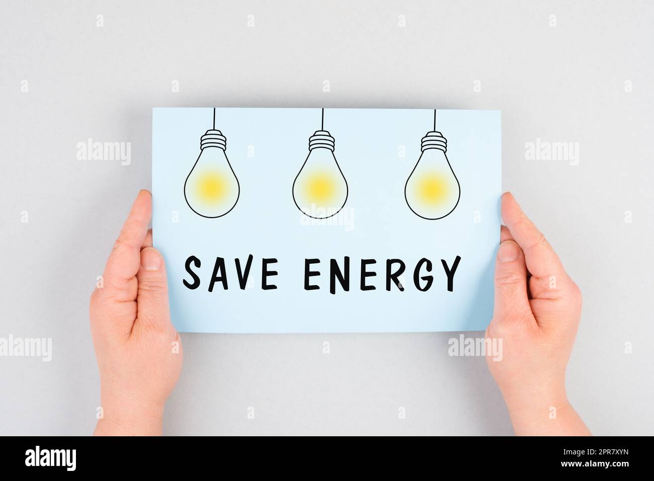 Risparmiare energia è in piedi sulla carta, lampadine, aumento dei costi di elettricità e gas, norme per l'inverno, sanzioni contro la russia Foto Stock