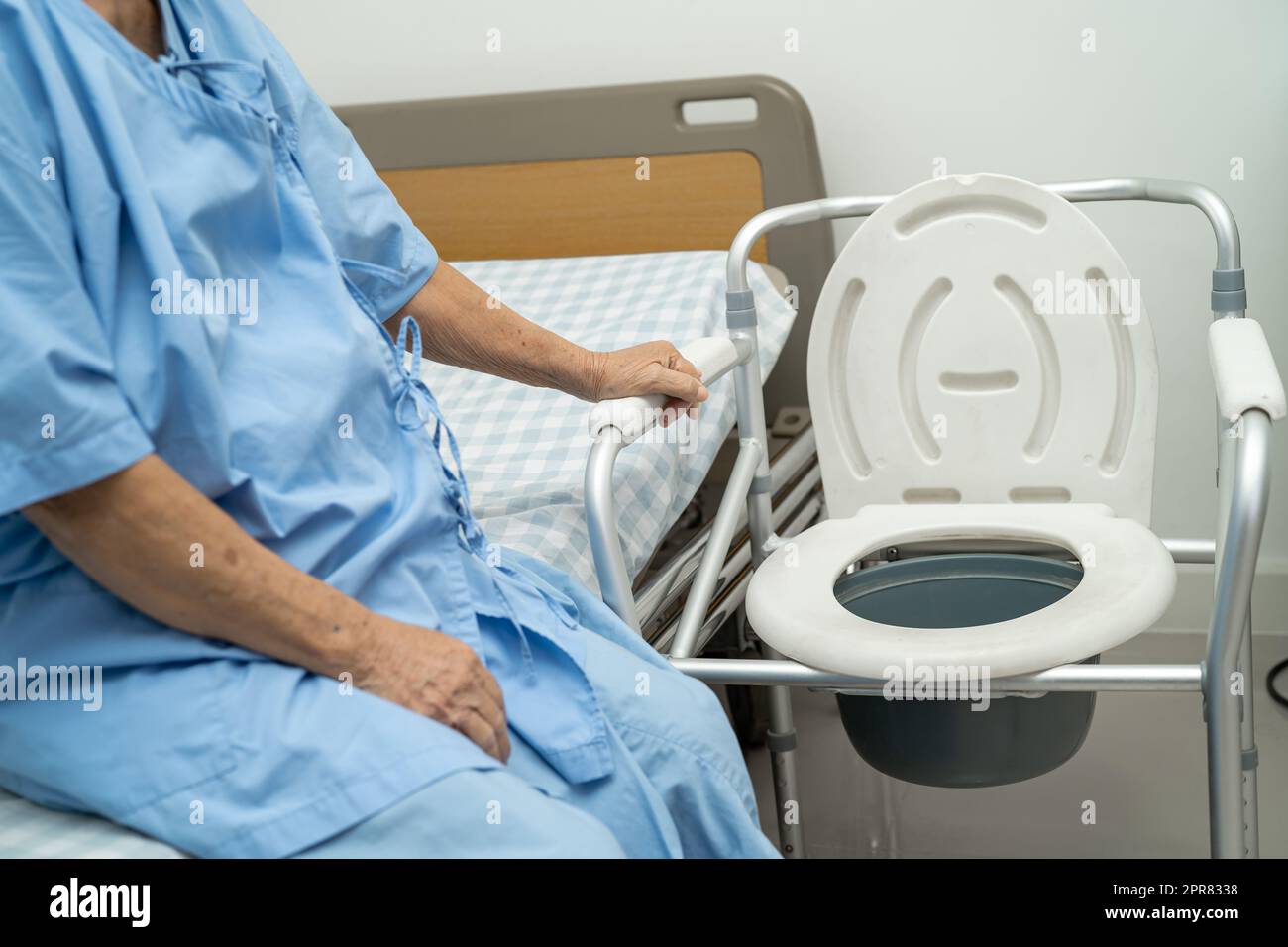 Chair toilet immagini e fotografie stock ad alta risoluzione - Alamy