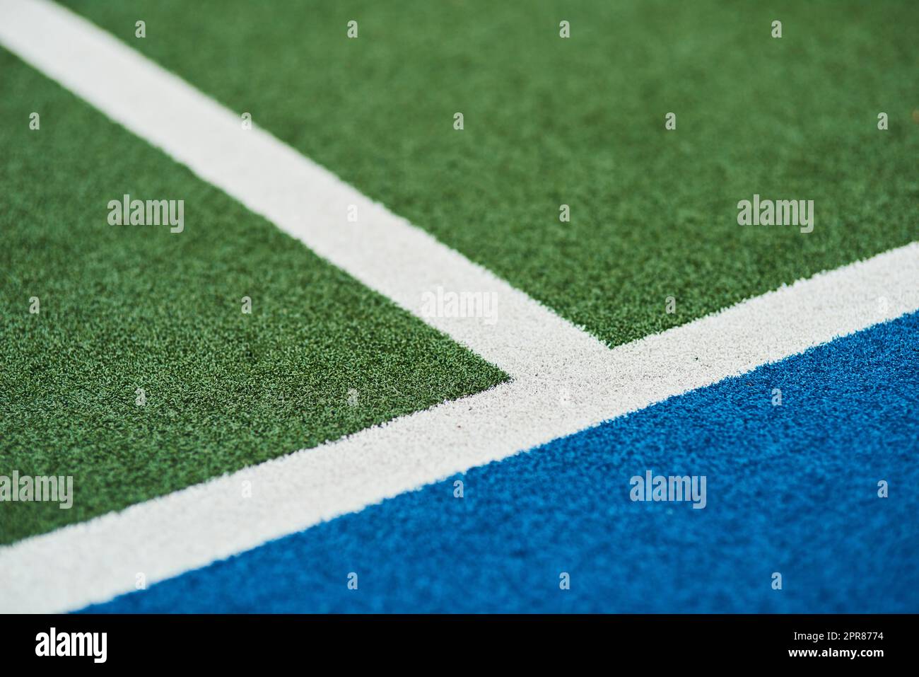 L'hockey da campo è un vero divertimento. Primo piano di marcature su un campo di hockey. Foto Stock