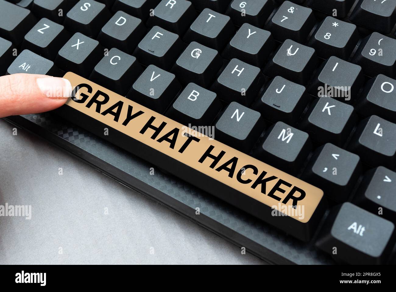 Testo che mostra Inspiration Grey Hat Hacker. Esperto di sicurezza del computer fotografico concettuale che a volte può violare le leggi -48596 Foto Stock