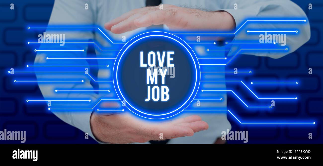 Didascalia di testo che presenta Love My Job. Idea aziendale di essere soddisfatti del lavoro che si svolge essere a proprio agio uomo con un design futuristico nelle mani e presentare informazioni cruciali. Foto Stock