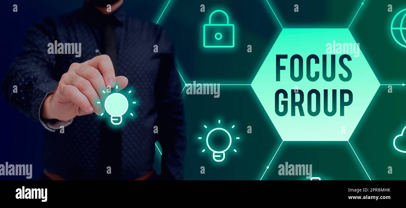 Gruppo focale di visualizzazione concettuale. Internet Concept si è riunito per partecipare alla discussione su qualcosa di un uomo d'affari in abito che tiene una palma aperta che simboleggia il successo del lavoro di squadra. Foto Stock