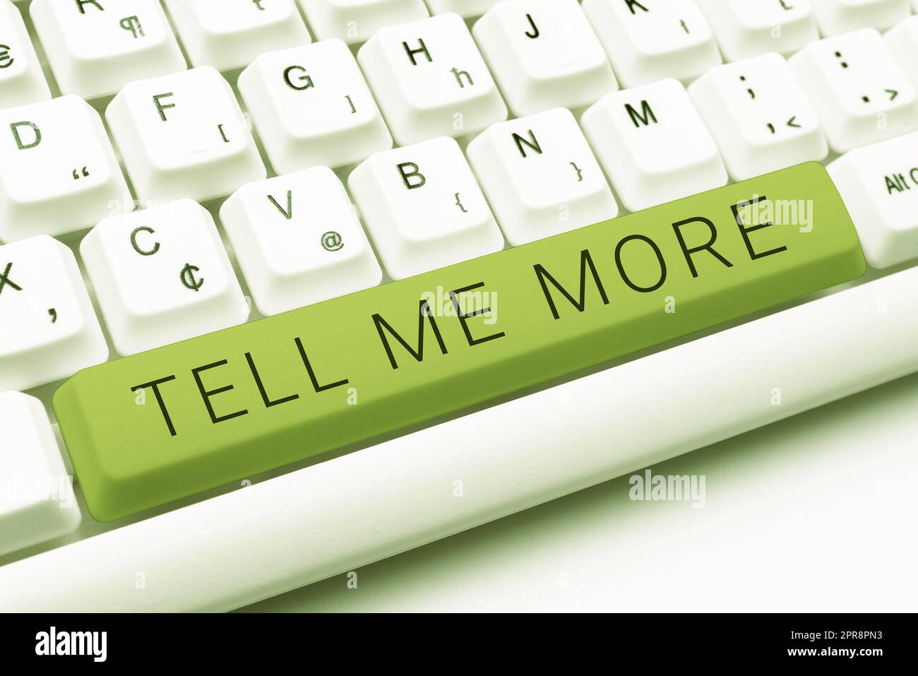 Ispirazione che mostra il segno Tell Me More. Business mostra Una chiamata per avviare una conversazione Condivisione di più conoscenze -49149 Foto Stock