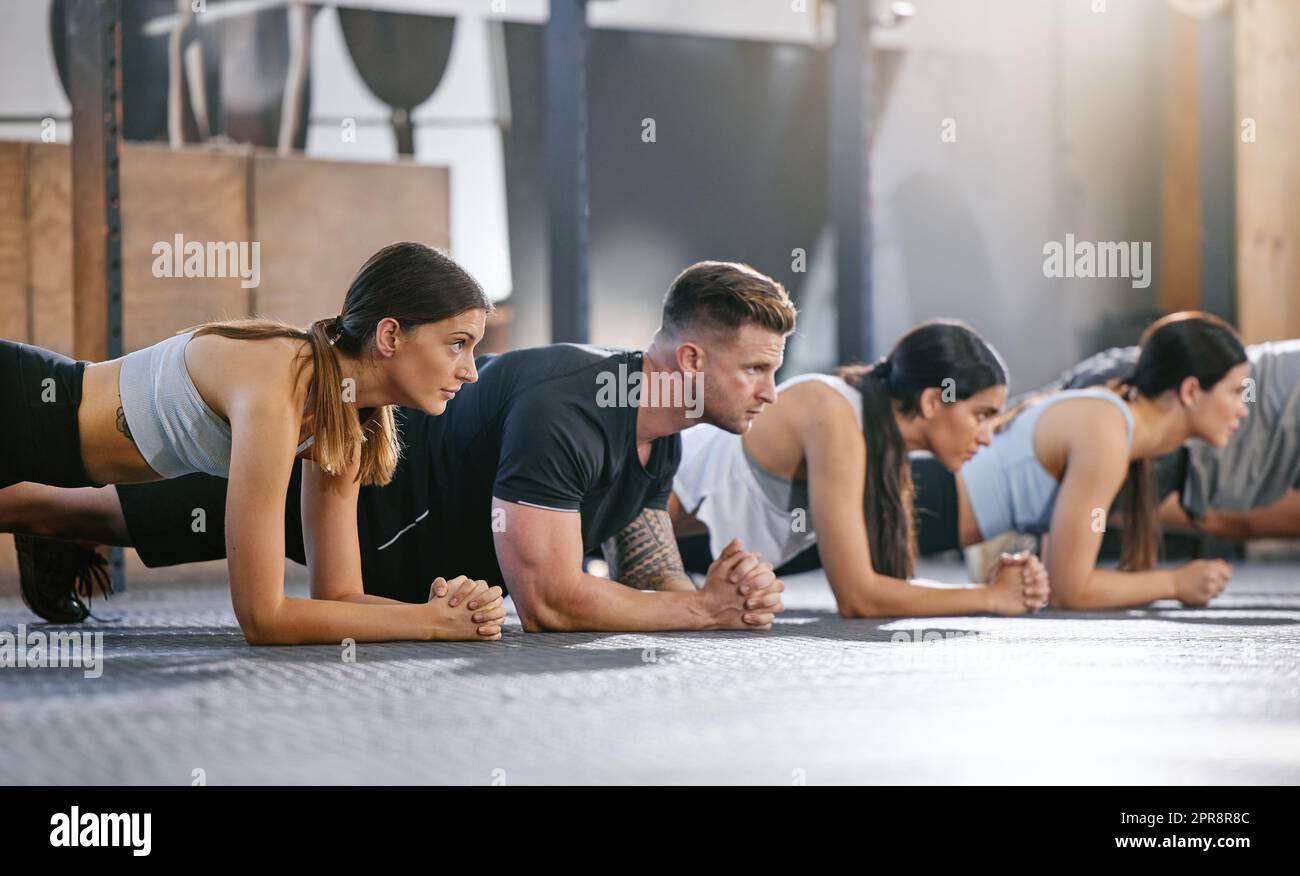 Esercizi in gruppo immagini e fotografie stock ad alta risoluzione - Alamy