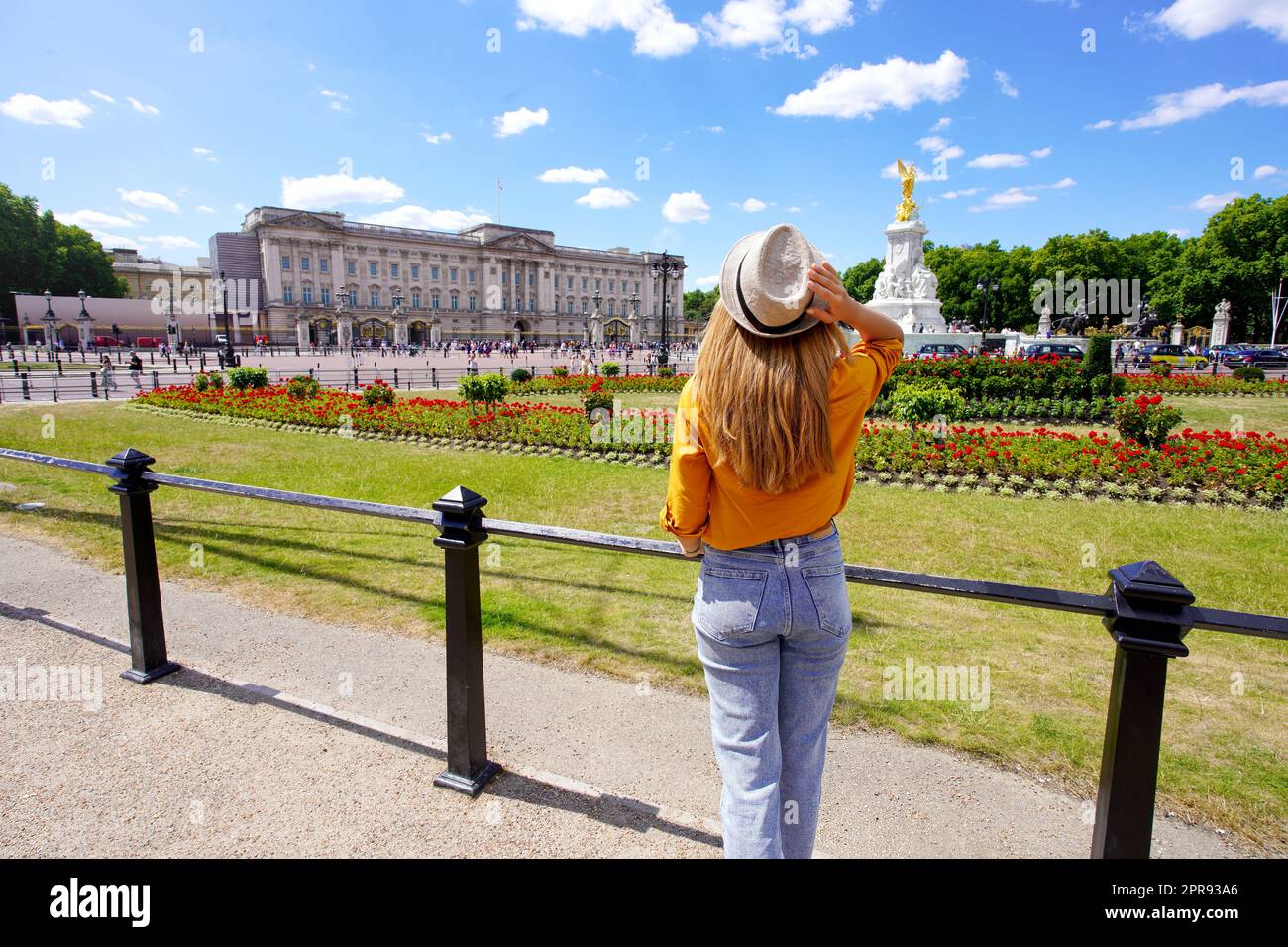 Vista posteriore della ragazza in visita a Londra, Regno Unito Foto Stock