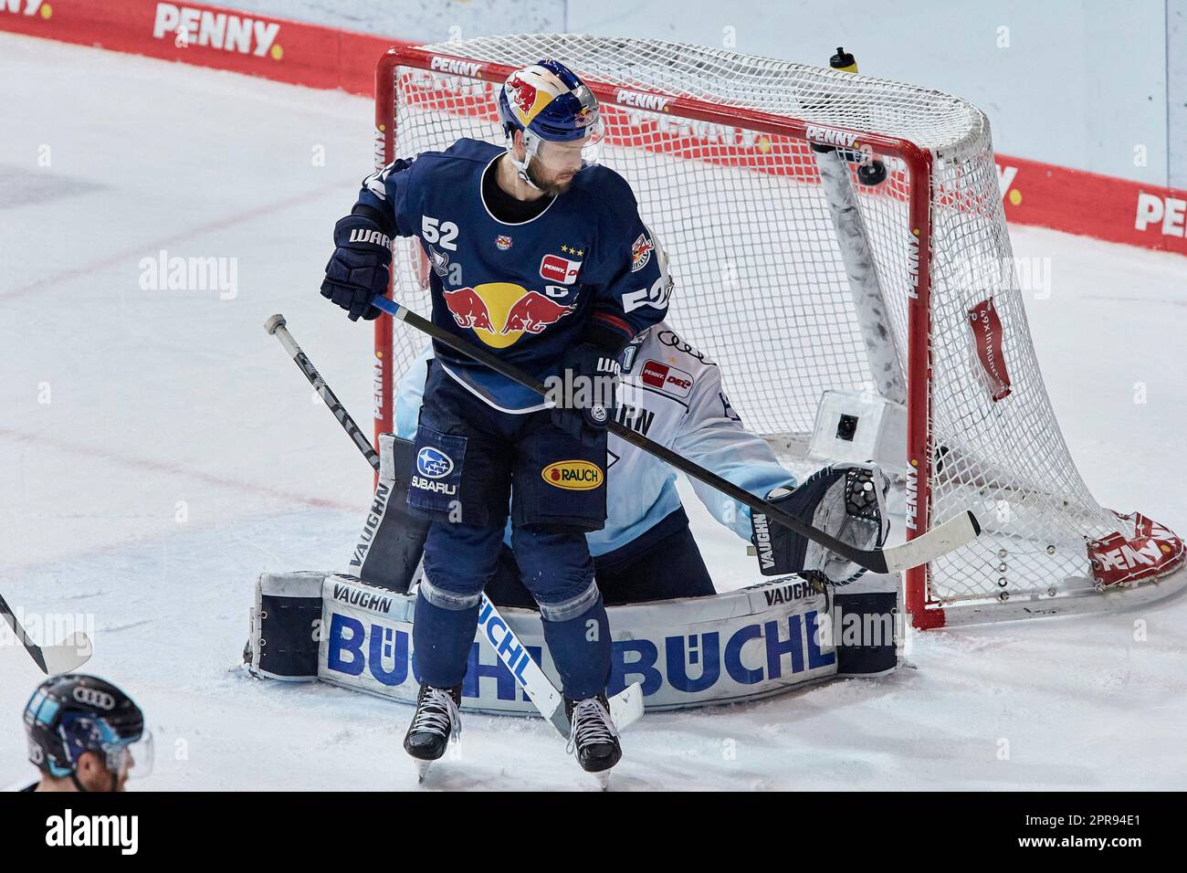 2022/2023 DEL finale gioco #5 | Red Bull München vs ERC Ingolstadt, gioco 5 2023-04-23 a München (Olympia-Eisstadion) Jubelszenen HAGER Patrick (Rosso Foto Stock