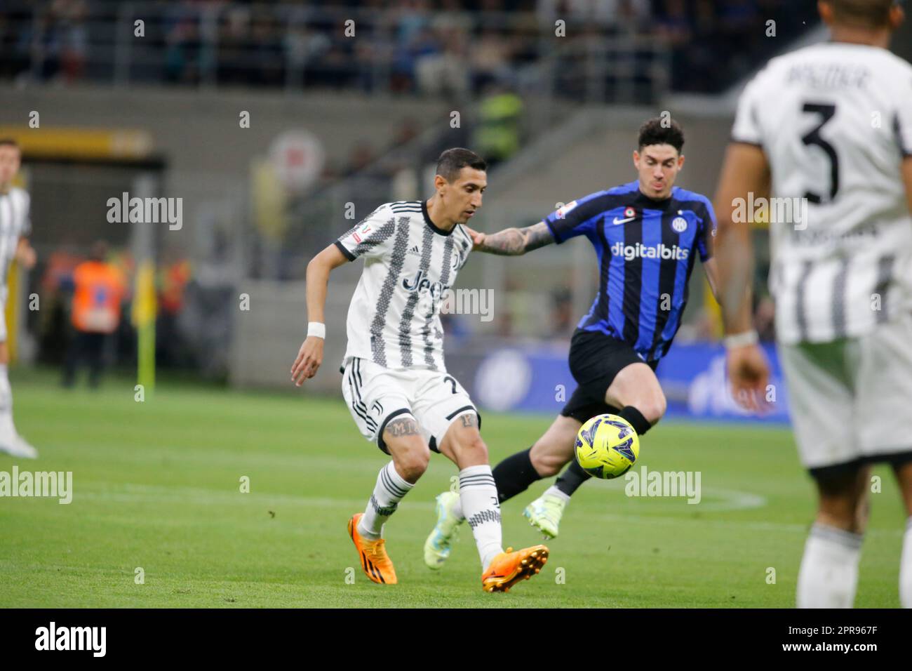 Milano, Italia. 26th Apr, 2023. Angel di Maria della Juventus durante la seconda tappa semifinale della Coppa Italia, partita di calcio tra Juventus FC Internazionale FC il 26 aprile 2026 allo Stadio Giuseppe Meazza di San Siro, Milano. Credit: Nderim Kaceli/Alamy Live News Foto Stock