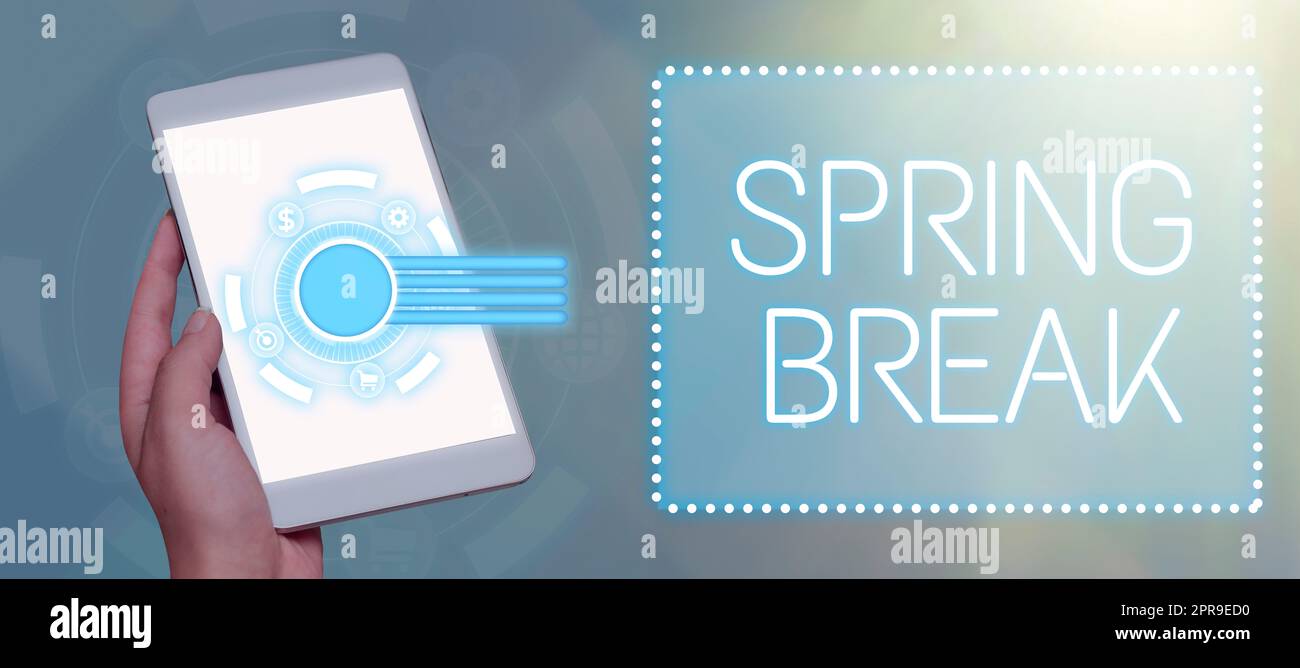 Ispirazione che mostra il segno Spring Break. Approccio aziendale periodo di vacanza a scuola e università durante la primavera, uomo d'affari in possesso di Un tablet che mostra simboli digitali per le presentazioni. Foto Stock