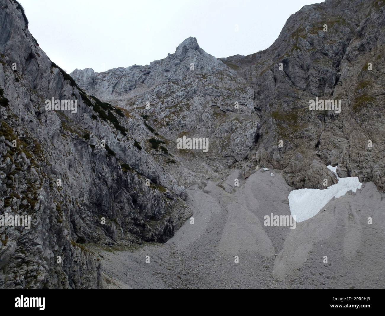 Montagna che attraversa le montagne di Hackenkopfe, Tirolo, Austria Foto Stock