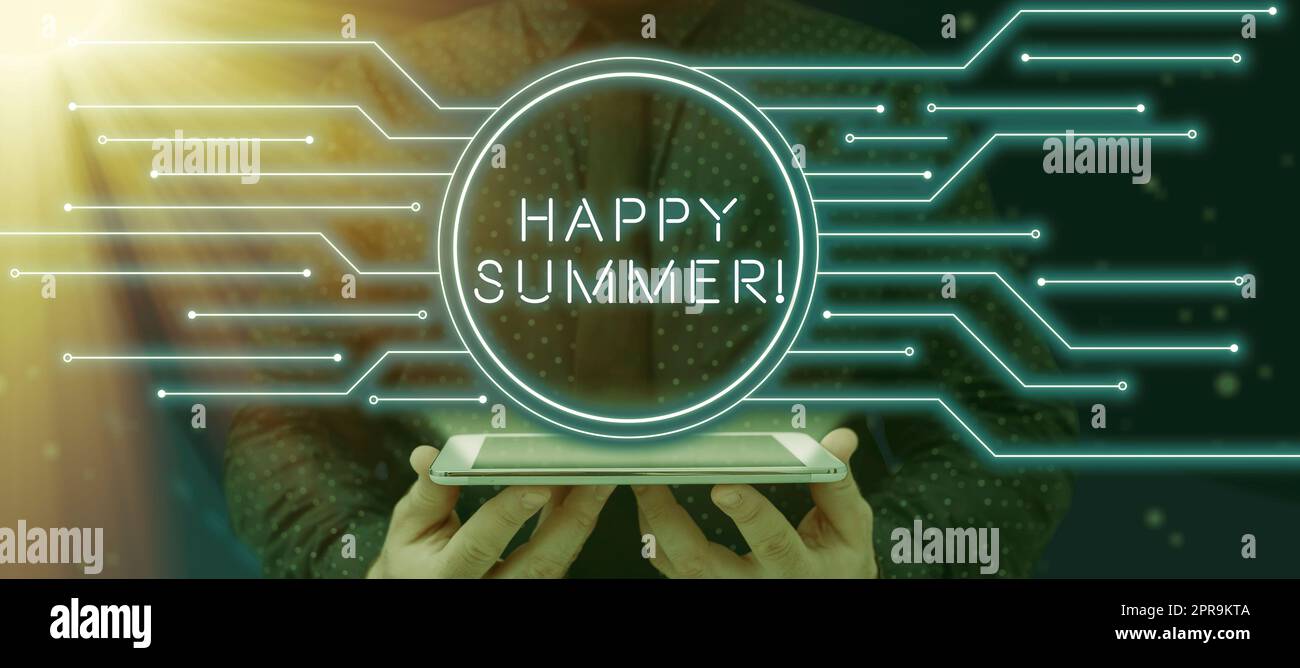 Visualizzazione concettuale Happy Summer. Vetrina di lavoro spiagge Sunshine relax calda stagione soleggiata Solstizio uomo d'affari con Un tablet che proietta linee luminose con cornice rotonda. Foto Stock