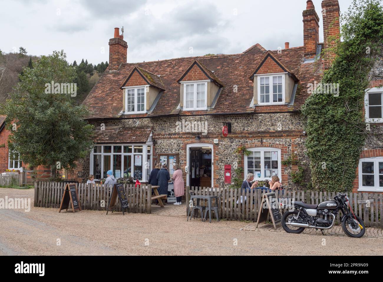 Hambleden Stores & Post Office, Hambleden, Henley-on-Thames, Regno Unito. Foto Stock